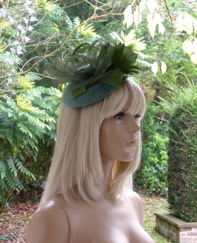 Luxurious velvet forest green - luxurious,