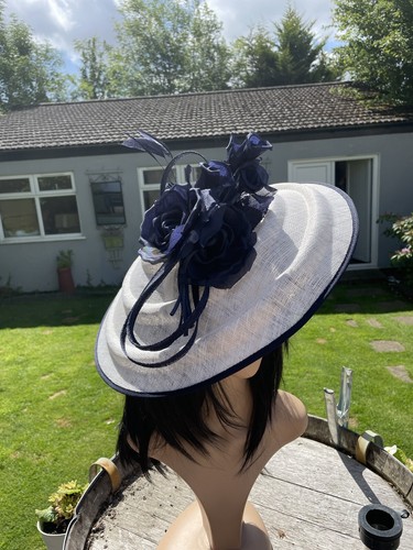 Ivory and navy disc hatinator - and,